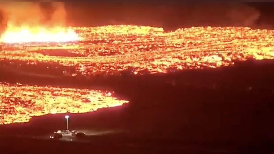 В Исландии произошло мощное извержение вулкана: видео